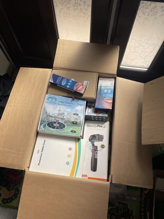 Vand o cutie plina cu produse din Germania din Amazon