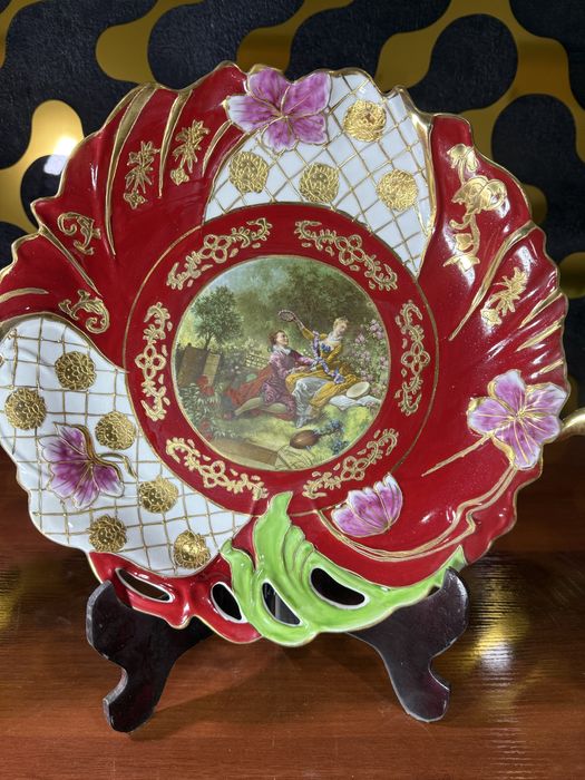 Продаётся две вазыодна болшая торелка