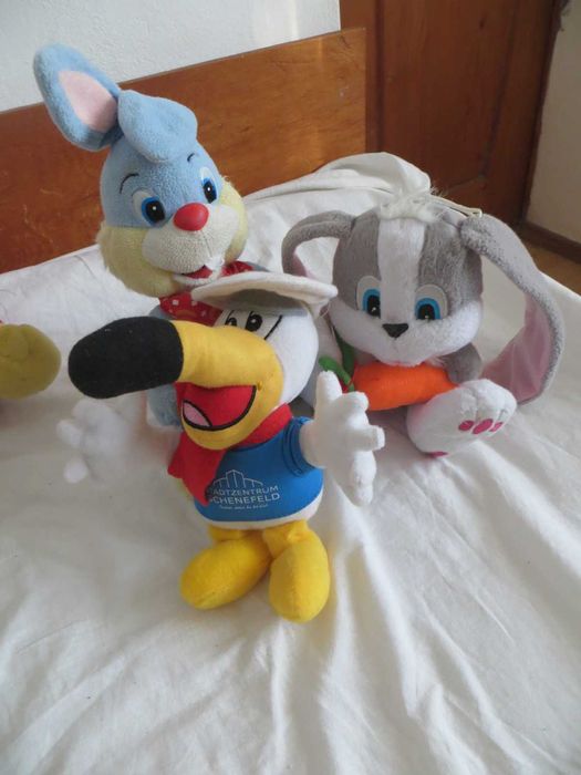 Плюшени играчки с любими приказни и анимационни герои