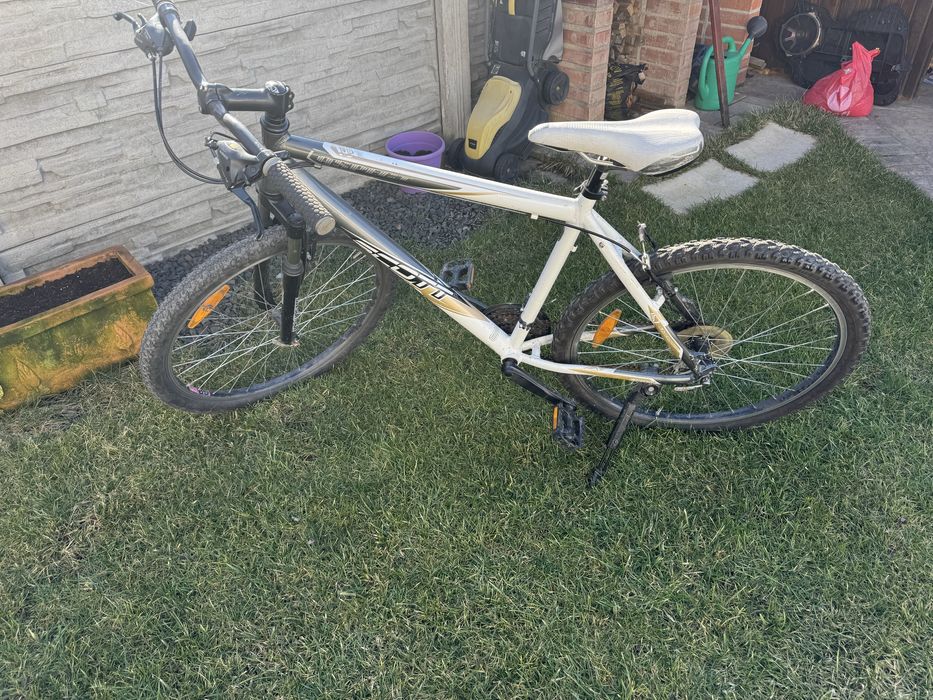 Vand biciclete roti pe 26”