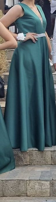 Официална рокля от  сатен .