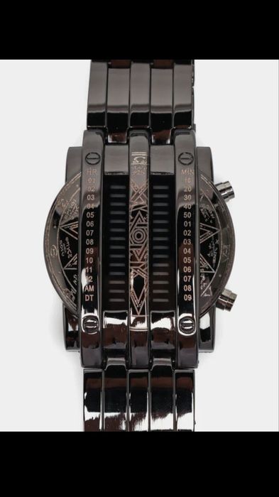 Yangi buyurtma asosida olib kelingan yangi soat