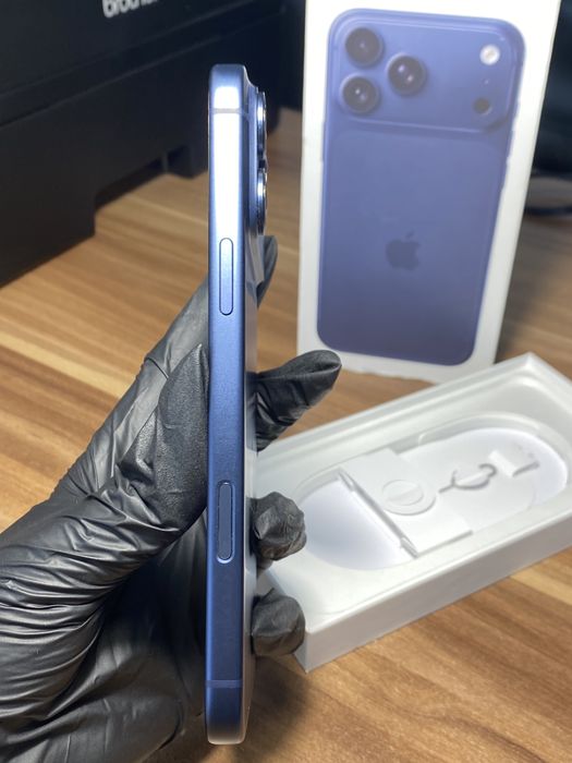 iPhone 17 Pro Max • 256 GB • Deep Blue