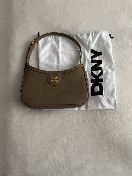 DKNY НОВА!!! Чанта