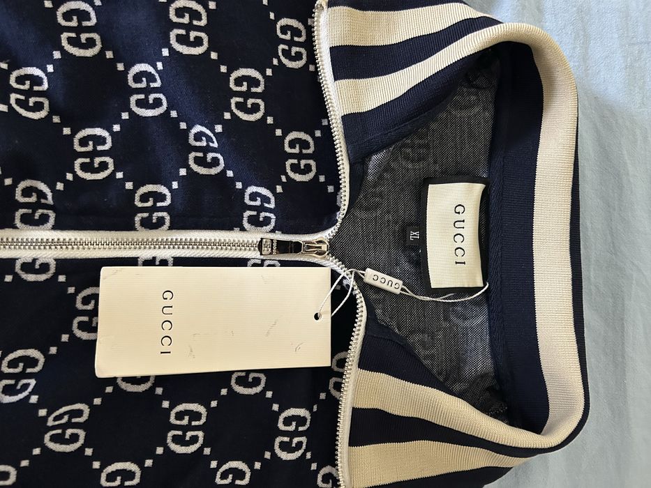 Продавам чисто ново спортно яке на Gucci