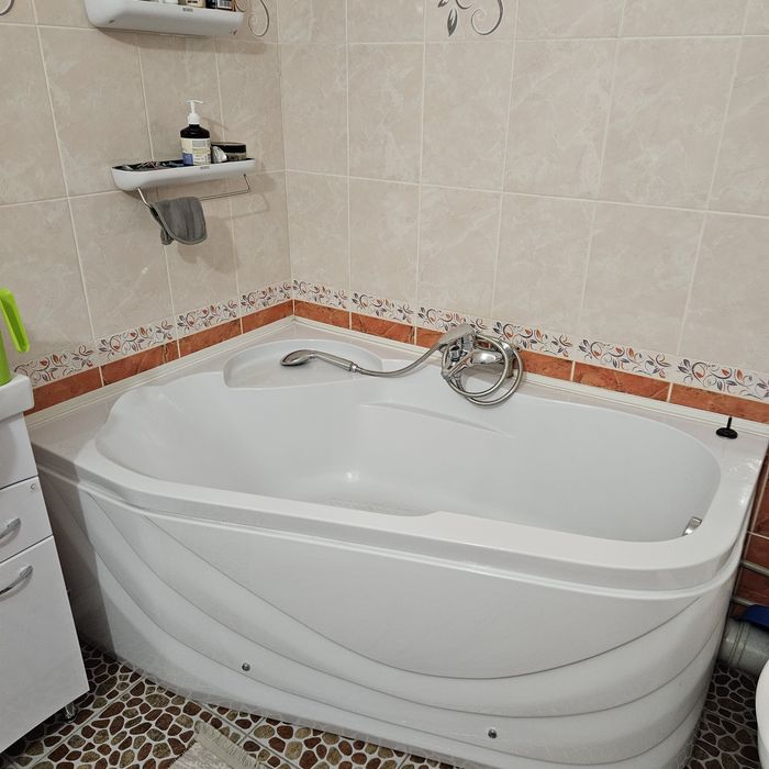 Продам акриловую ванну