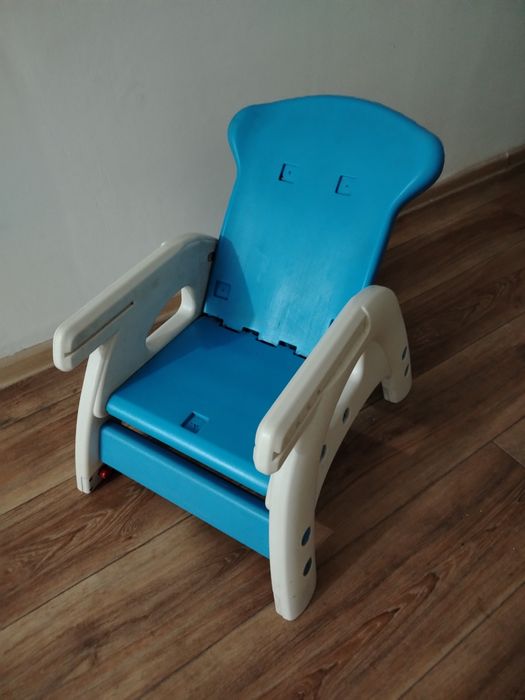 Продам детский столик.