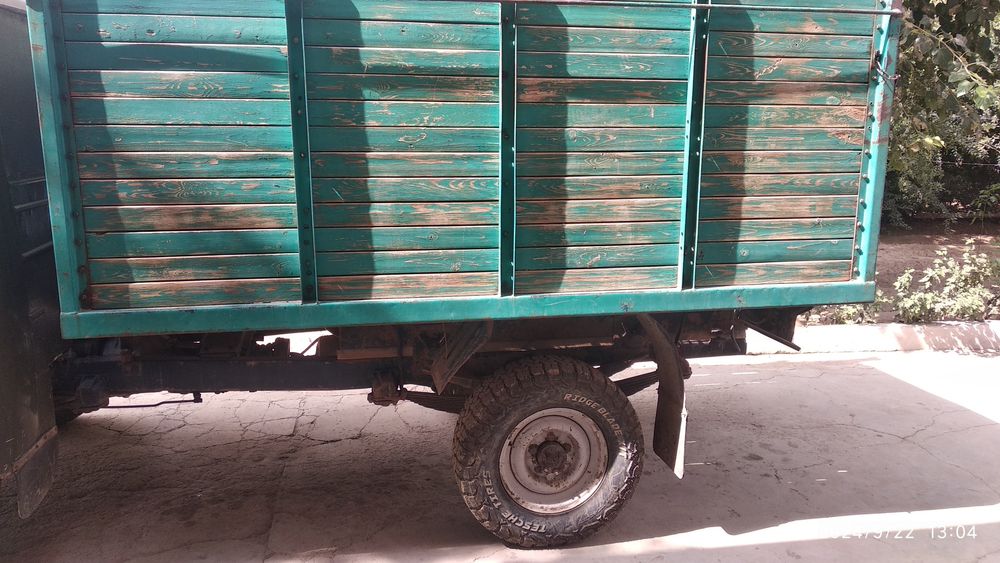 Uaz moshina sotiladi