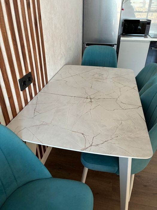 Стол со стульями