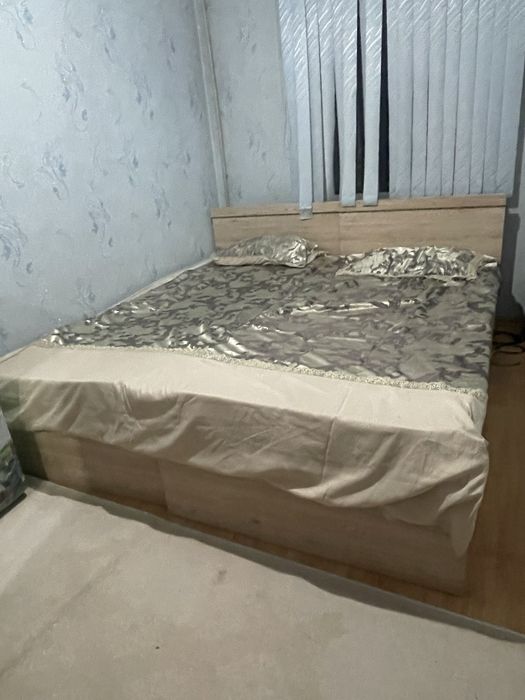 Шифонер айнасымен кровать жақсы бағада.
