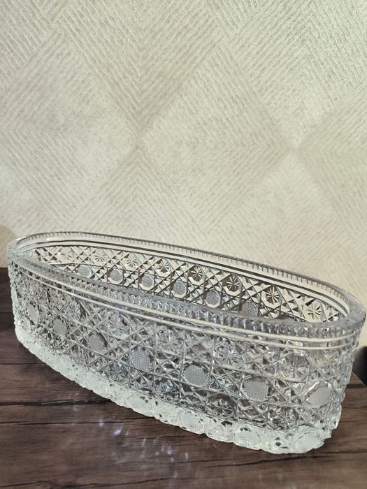 Ваза большая, овальной формы, хрусталь, алмазная грань,вес 3 кг