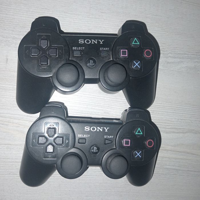 Два пульта от Play station 3