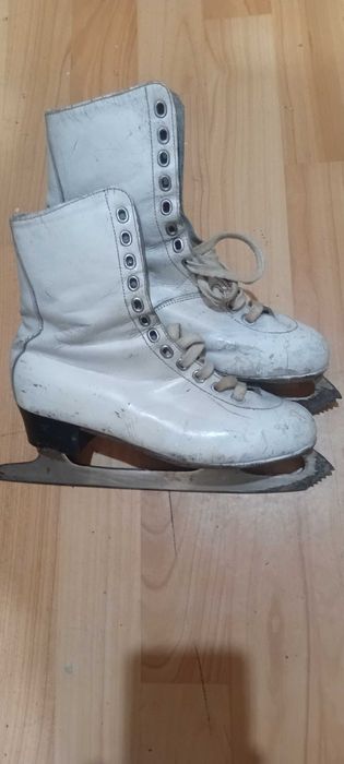 Коньки  фигурные женские  36 размер