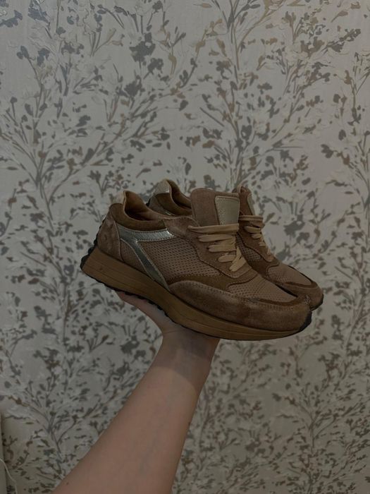 Продам кроссовки