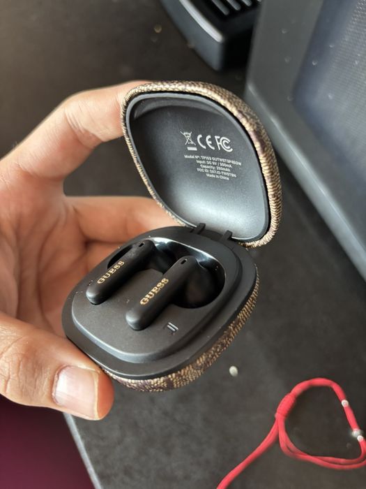 Слушалки guess нови