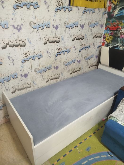 Продам кровать полуторку