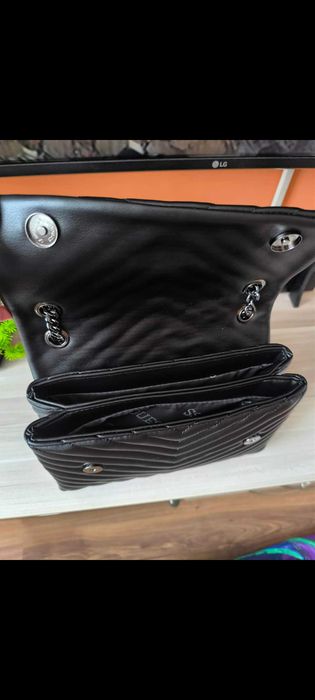 Дамска чанта GUESS