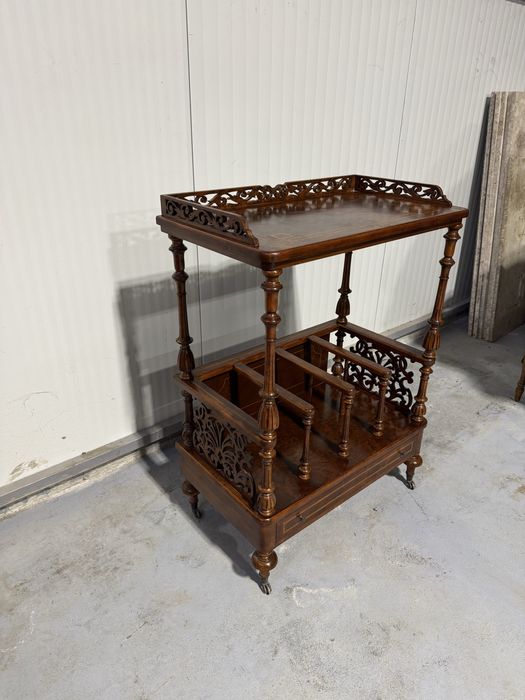 Gheridon englezesc din lemn cu intarsii