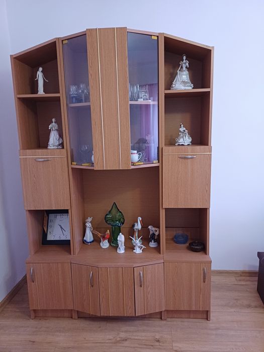 Vitrina cu sertare