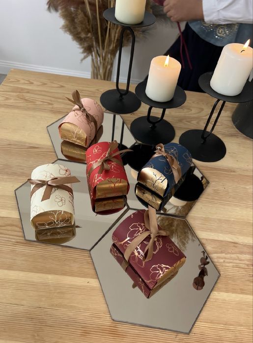 Бонбоерки, коплимент гостям