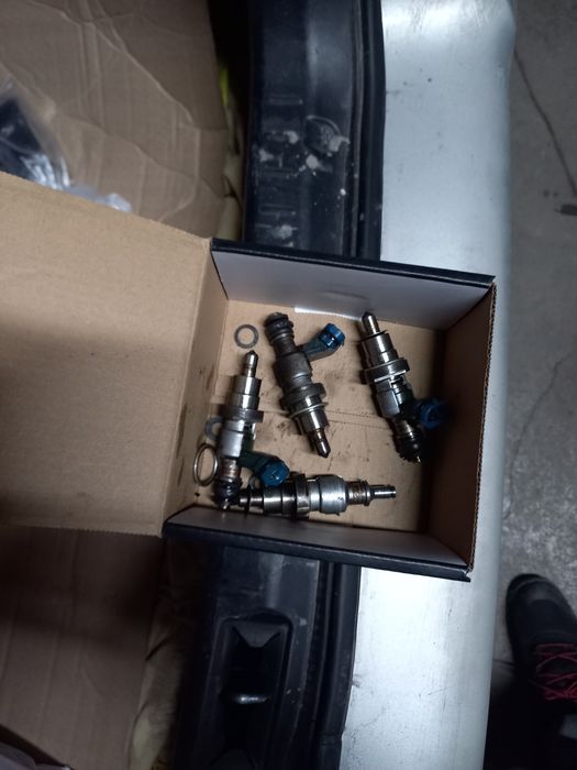 Форсунки Авенсис 2,0 D-4