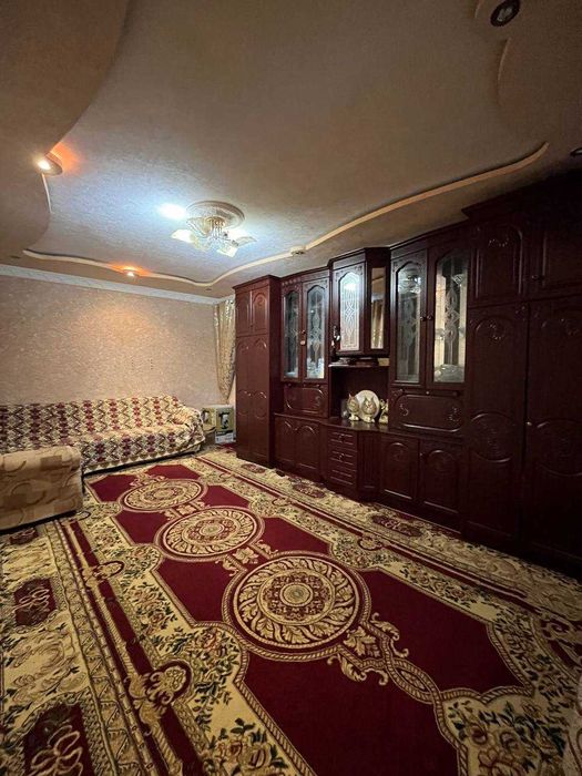 3 хонали квартира барча жихозлари билан сотилади.