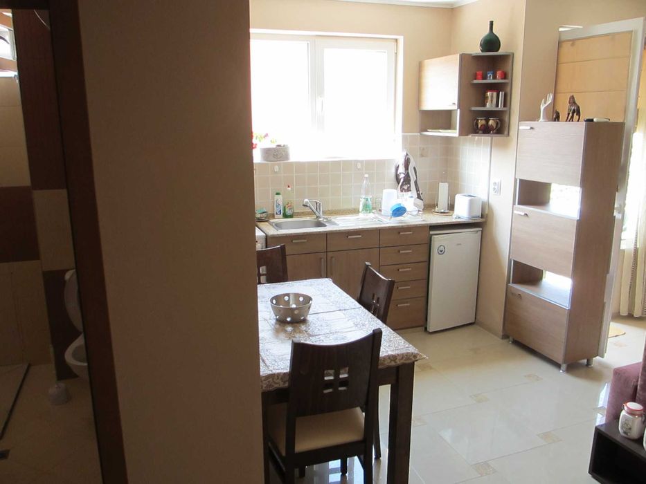 Дава се под наем Двустаен апартамент в Бургас, Център - 55 кв.м за 382.5 € - Снимка #5