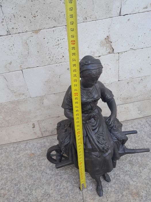 Statueta veche din antimoniu