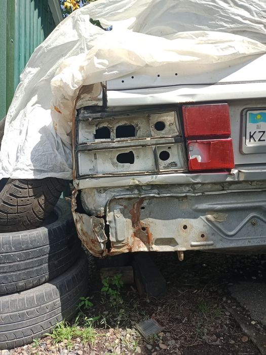 Продам машину Мазда старушка 85года.