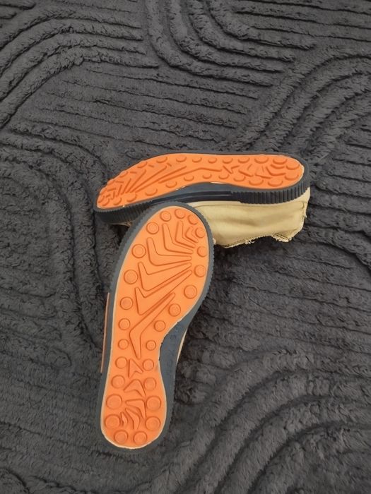 Продам кеды на девочку.