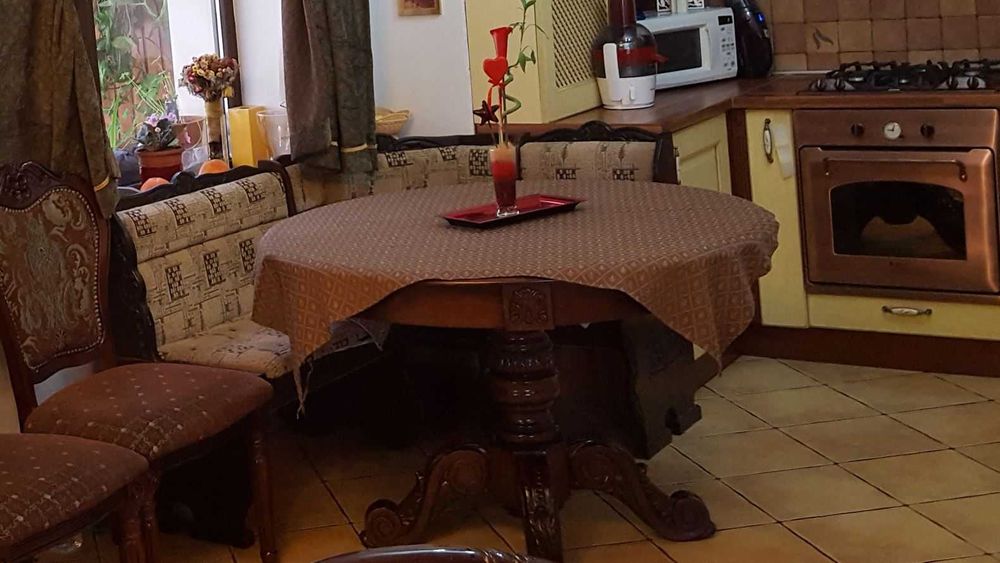 Set mobilier clasic living lemn masiv comoda + oglinda + masa + pendul