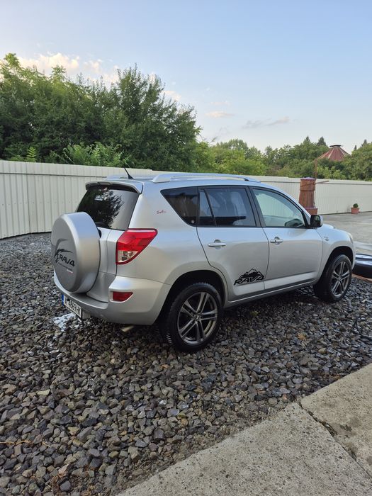 Продавам Toyota Rav4 D4D