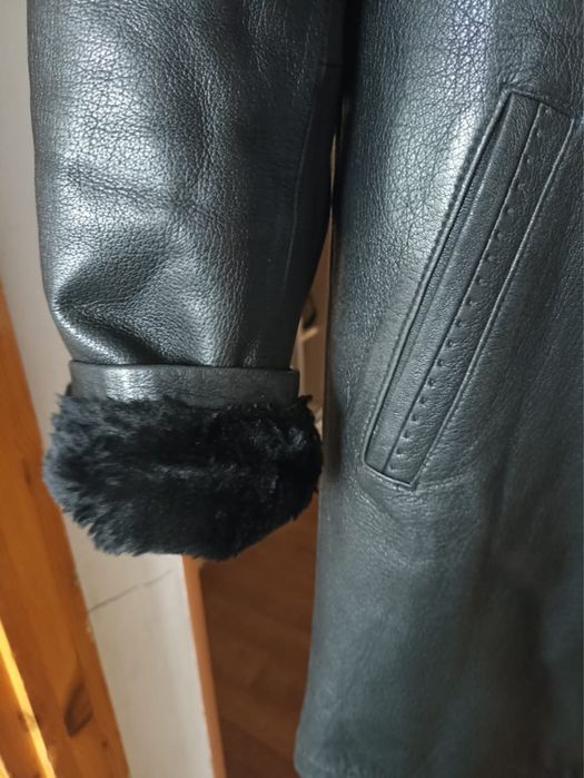 Продаестя мужская кожаная куртка