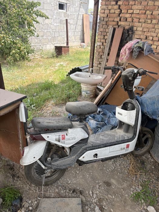 Продам электроскутер на запчасти