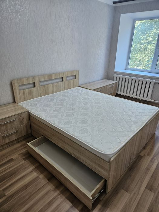 Продам спальный гарнитур