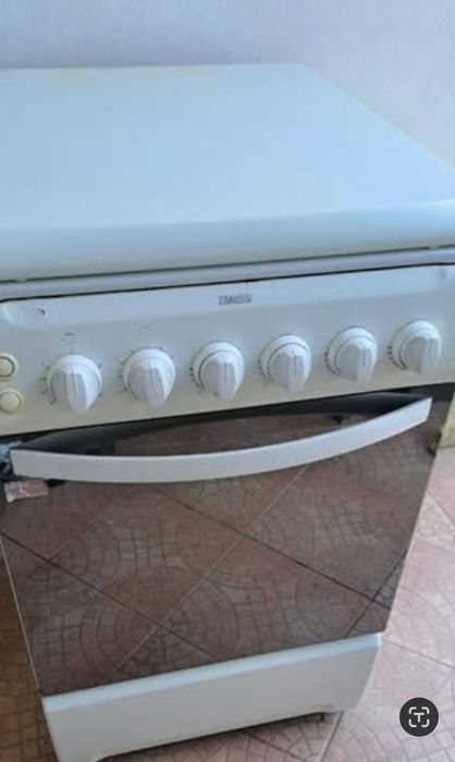 Aragaz Zanussi - funcțional 4 ochiuri și cuptor - cu ruginaâ