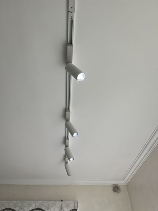 Трек лампа.