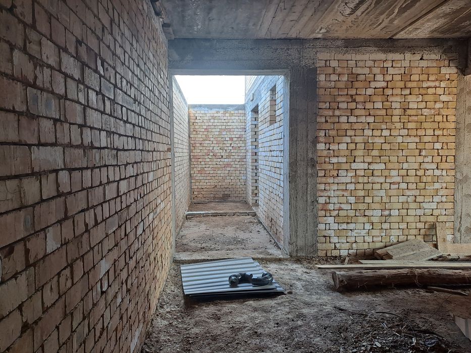 Кибрайский р-н!Про-ся 3-соток евродом каробка 6-комнат