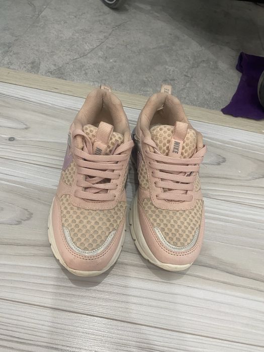 Кроссовки женские 2000 тыс
