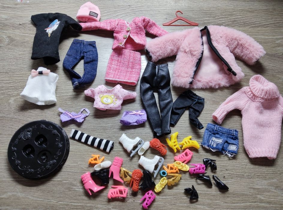 ВЕСЬ ЛОТ одежды и аксов для кукол