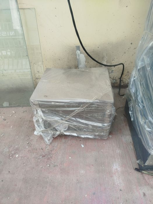 Продаю витриный холодильник