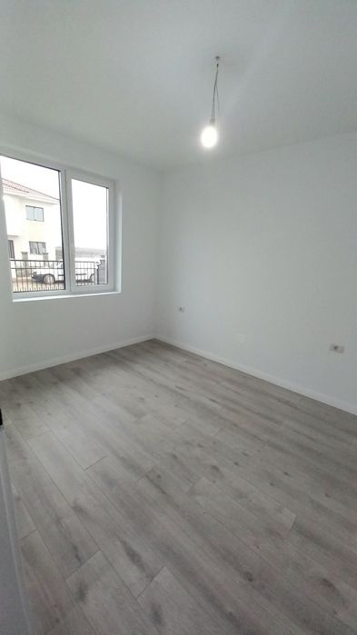 PROPRIETAR - locaţie excelenta, toate utilitaţile, finalizat