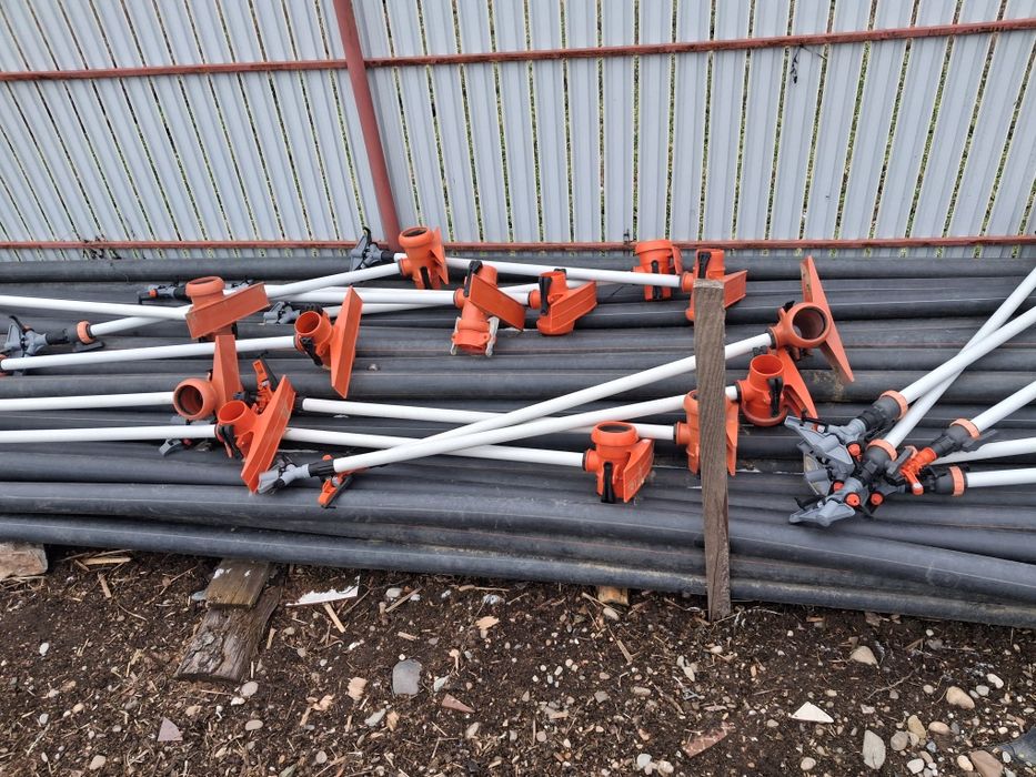 Țevi irigație diametrul 75 cu aspersoare și motopompă 3 țoli