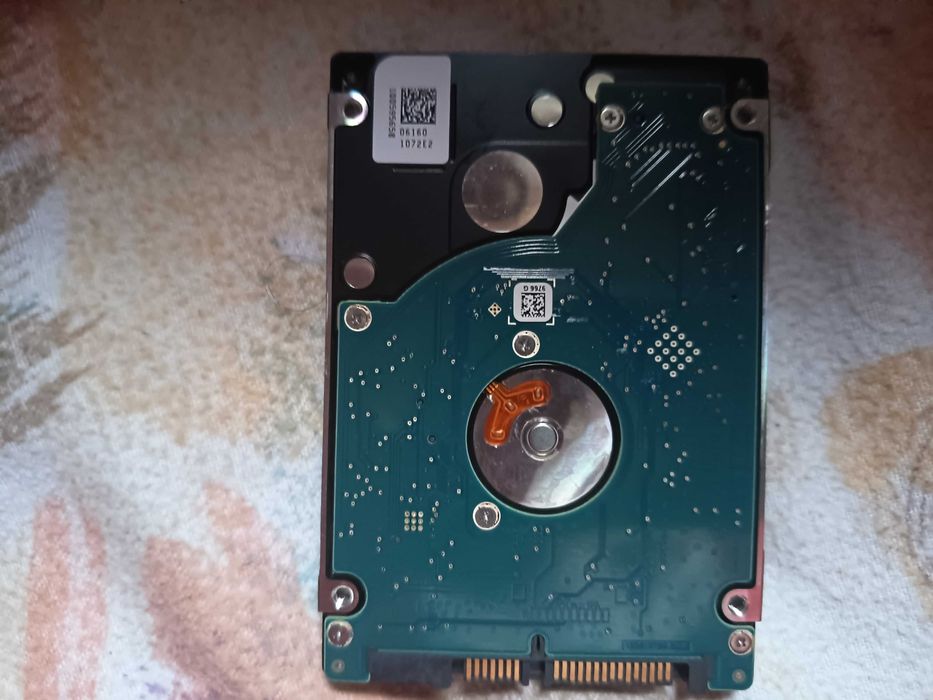 Hard disc laptop, 750gb Seagate, sata 2 5400rpm, viata 100% , gratis windows 10 instalat pe el