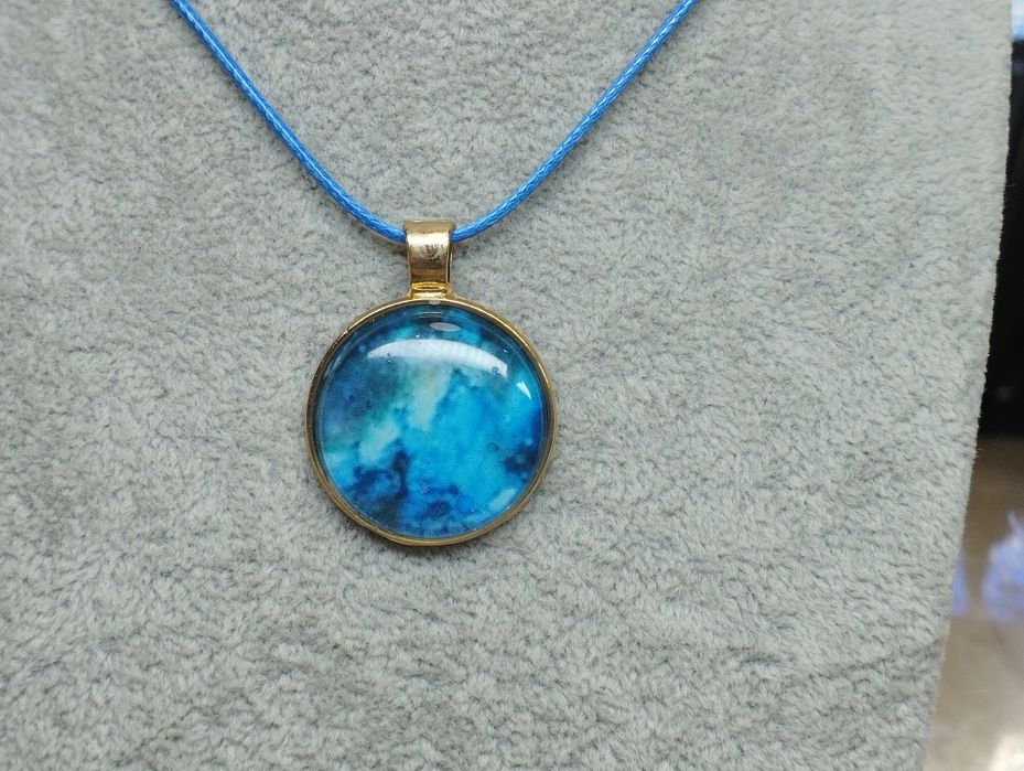 Кулоны из эпоксидной смолы.