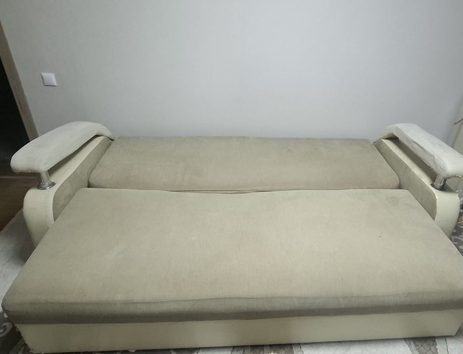 ПРОДАМ диван. Цена договорная.