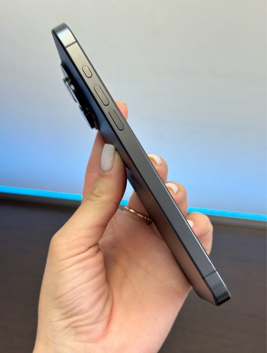 iPhone 15 PRO MaX • 256 GB • 96 % Bateria