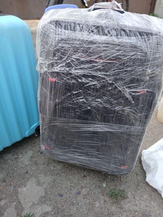 Продаю чемоданы  хорошего качества