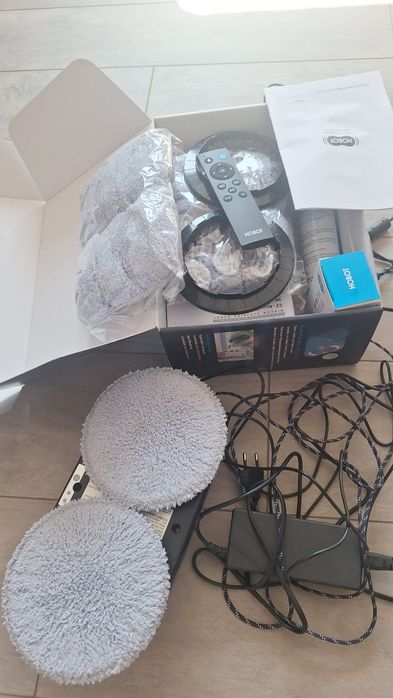 Vand Robot curatare geamuri cu pulverizator HOBOT 388