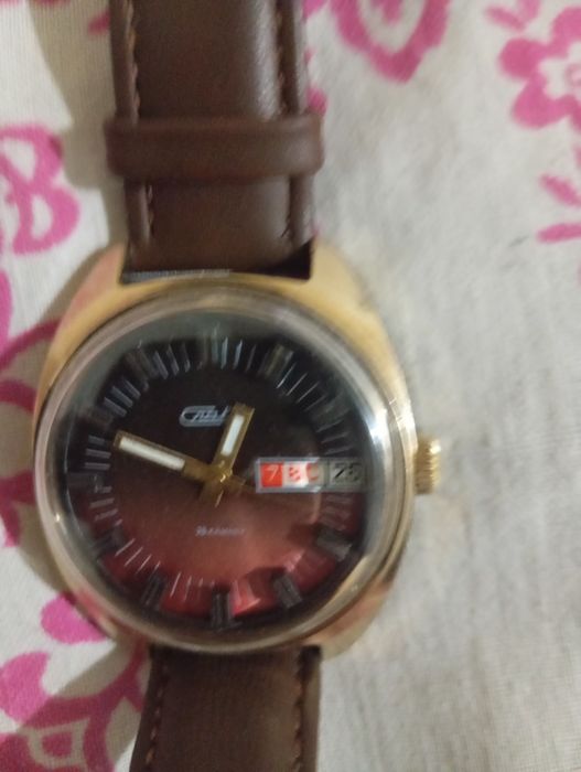 Продаю часы слава